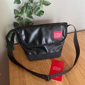 Manhattan Portage Vinyl Messenger Bag (XXS)
